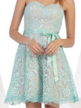 BNWT May Queen Strapless Mint Lace Prom Dress with Satin Bow